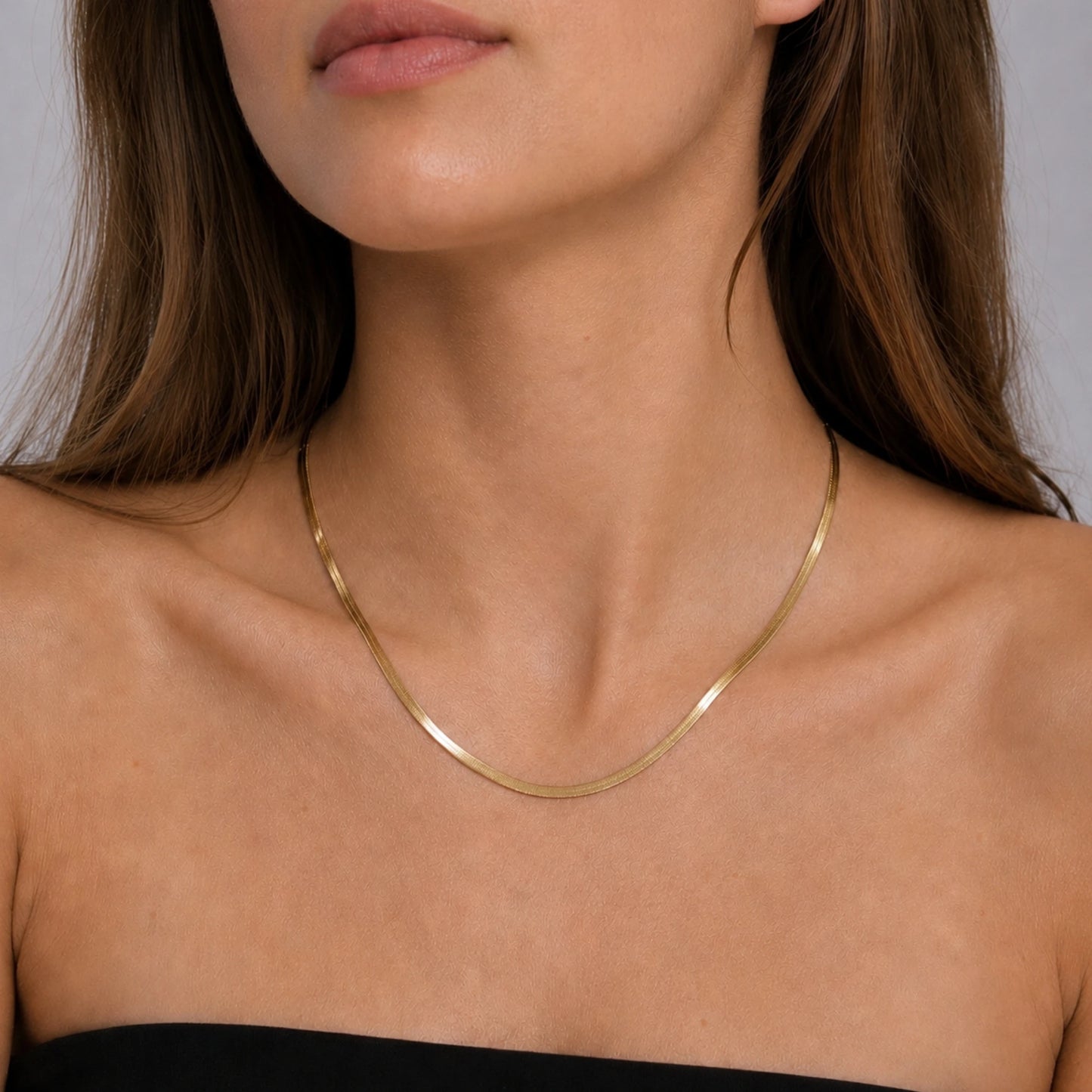 Model wearing a 14ct gold vermeil snake chain necklace.